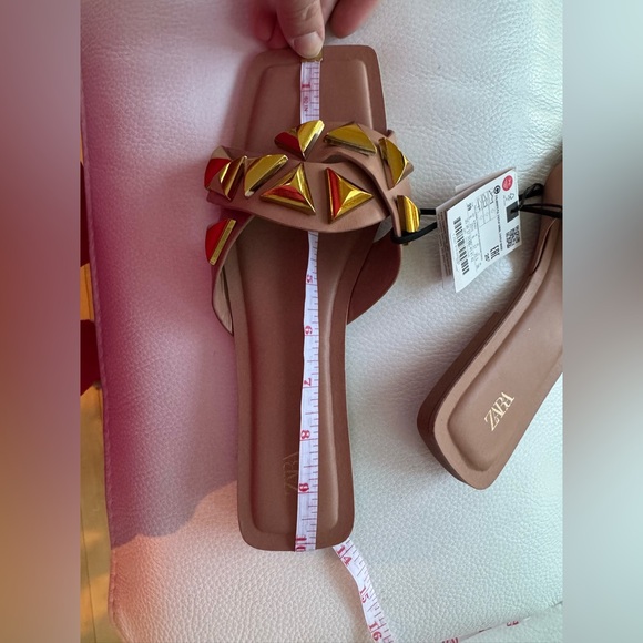 NWT ZARA WOMEN’S GOLD STUDDED FLAT SANDAL SIZE 39 - Picture 7 of 8